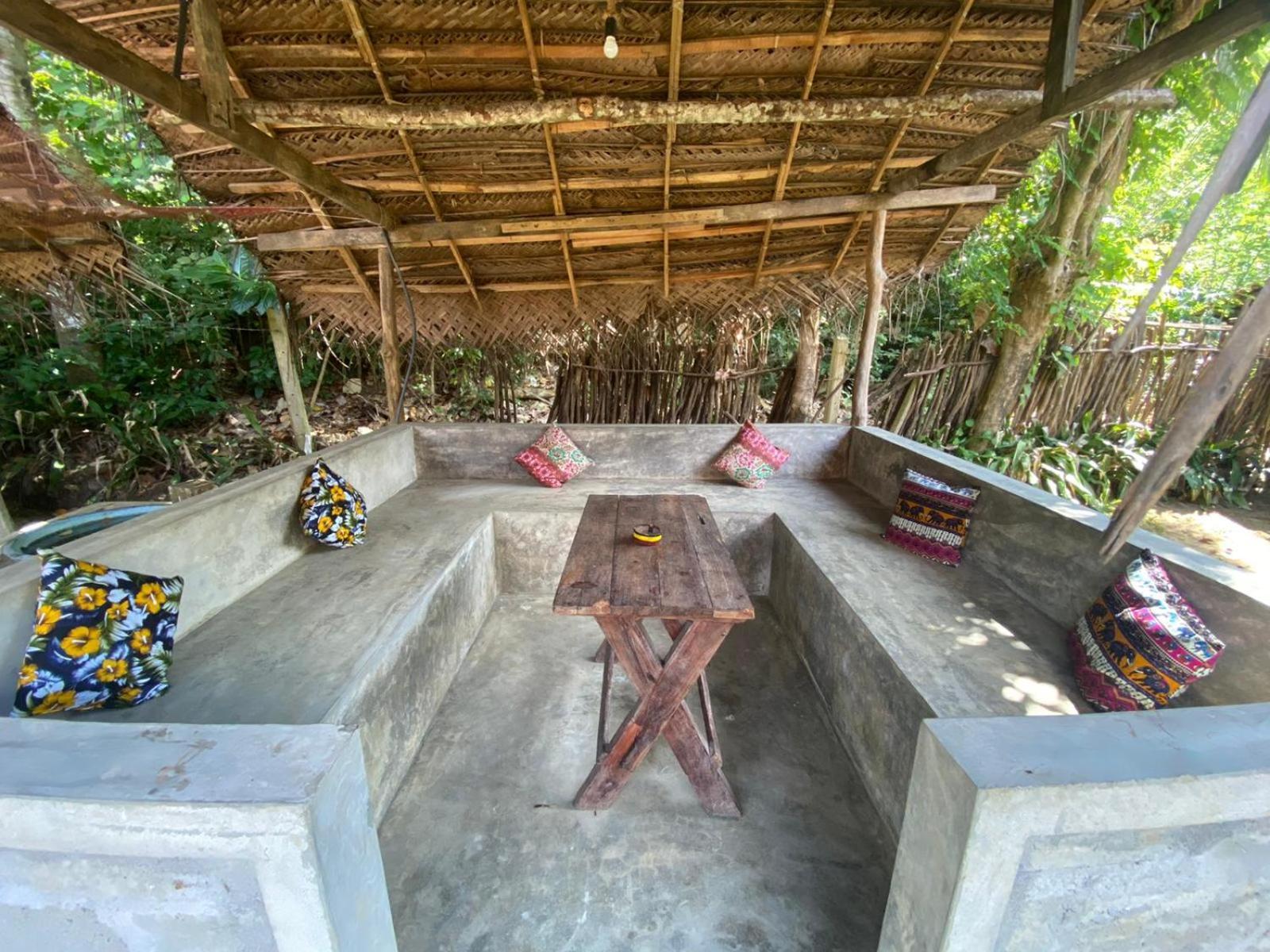 Lazy Monkey Surfhostel - Sri Lanka Dikwella Exterior foto