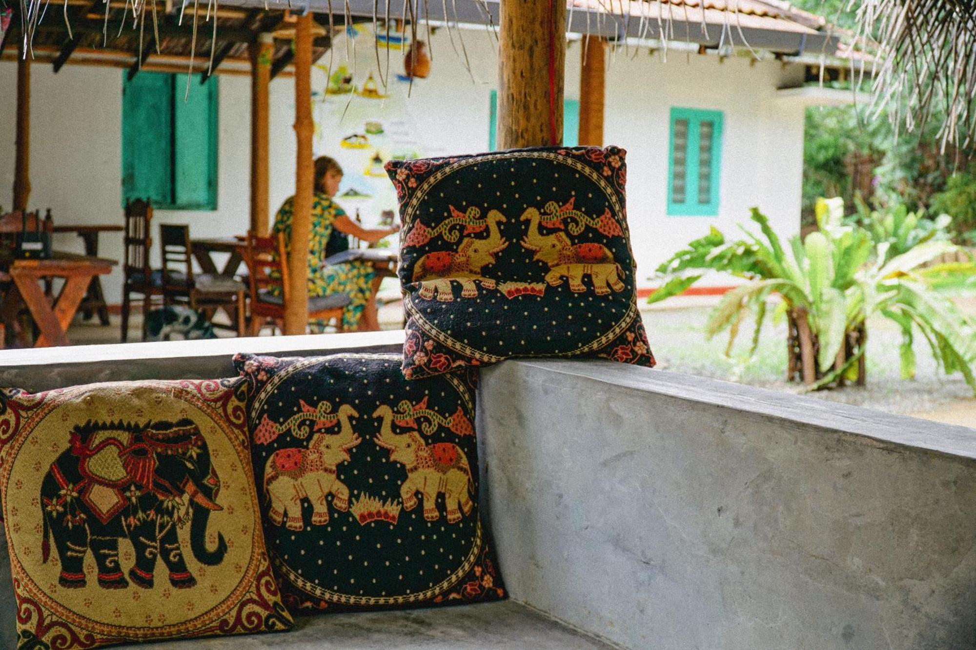 Lazy Monkey Surfhostel - Sri Lanka Dikwella Exterior foto