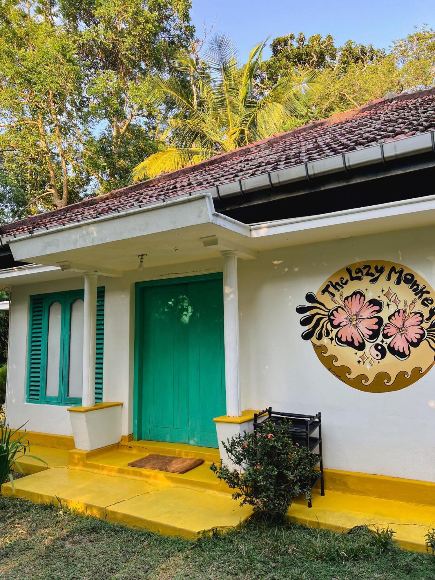 Lazy Monkey Surfhostel - Sri Lanka Dikwella Exterior foto